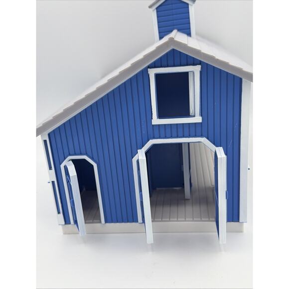 Breyer Farms Home at the Barn Playset Stable Fences Horse Lamb Dog Hen 59241 - Picture 4 of 7